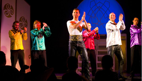 Entertainer bei der Abendshow 